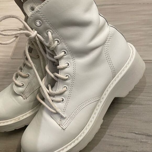 All white heeled boots - Picture 12 of 13